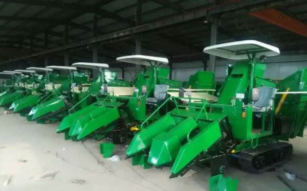 履带玉米收割机 - 6万