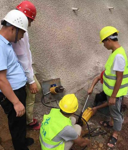 施工完成后,及时进行锚杆拉拔试验,抗拔力必须达到86kn以上