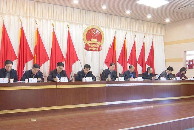 县人大常委会党组书记赵中峰,县委常委,县政府党组成员吕春暉等列席