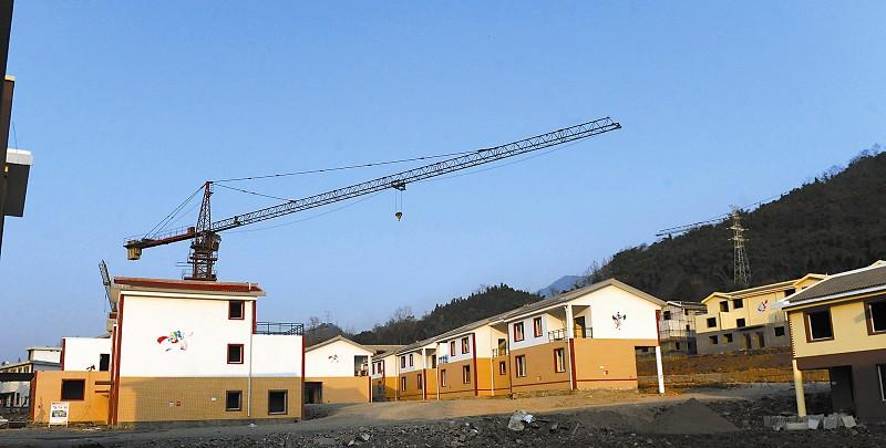 芦山县芦阳镇黎明村,可供56户群众居住的新村基本竣工.