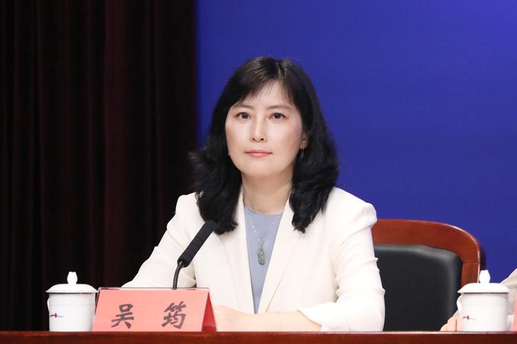 主持人:深圳市委宣传部副部长,市政府新闻办主任 吴筠