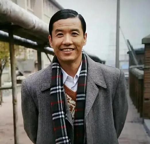 他是乡村爱情第一代赵四如今丁大命中演关世才再次爆红
