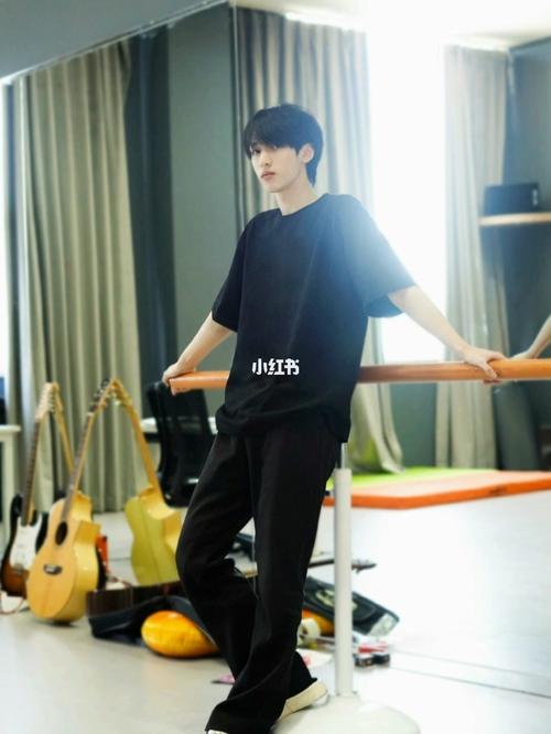 帅气翔哥_严浩翔_人间理想严浩翔_潮流_穿搭ootd