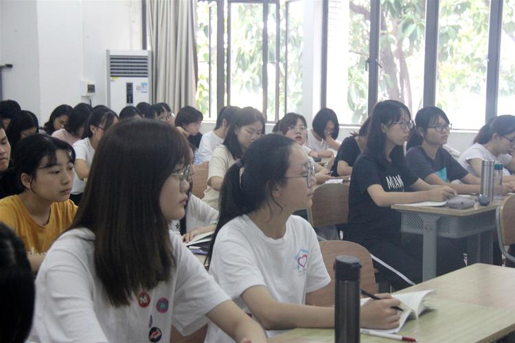 王秀民讲授主题教育专题党课:践行十九大精神,争做新时代合格党员