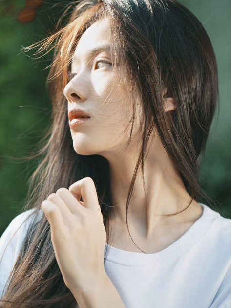 "我好奇心猛的被勾起,想着没有一点优点就只有一点好看的孙一宁能长