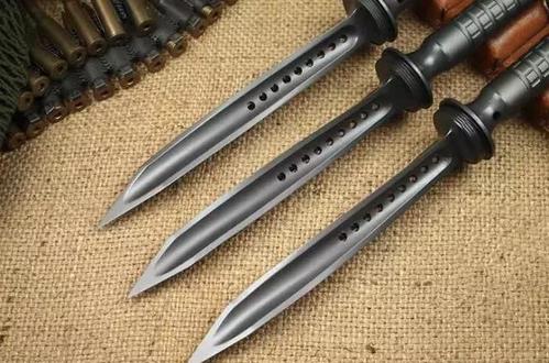 变态级放血神器中国56三棱军刺和美国大麻花