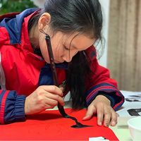 孩子们向书法大师学习,写福字,学技能,学先锋!疫情在家学习的