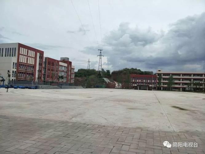 7亩规模班额(个):24个12云龙镇初级中学项目地址:云龙镇文化路43号