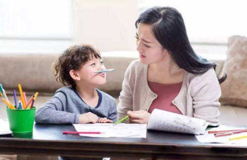 家长应该怎样陪孩子写作业
