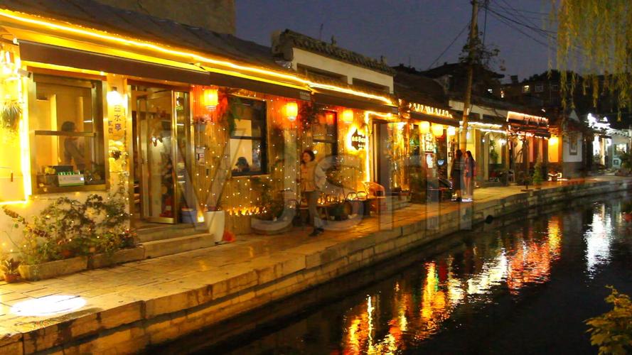 老济南曲水亭街夜景