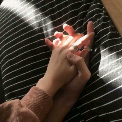 手控情侣头像一左一右