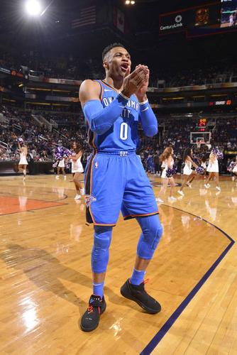 组图:雷霆逆转太阳 威少击掌庆祝泡椒死亡缠绕