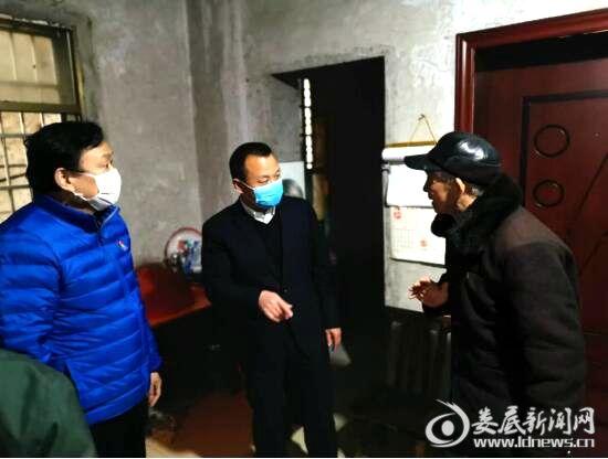 (彭希勇慰问老党员)开展本次志愿服务活动,重点是对社区老党员同志的