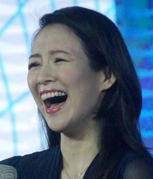 章子怡 开怀大笑 让人忍不住也笑了