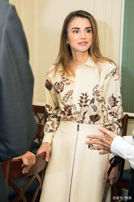 最会穿衣服和最时髦的女王之一:约旦王后拉尼娅的穿着范例