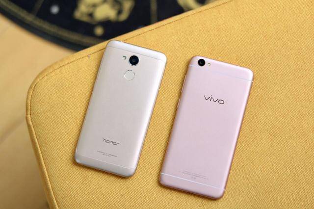流畅才是好手机 荣耀畅玩6a对比vivo y55测评