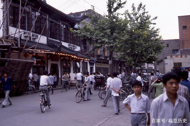 老照片:1983年的苏州,到处是自行车,这样的苏州你还认识吗?