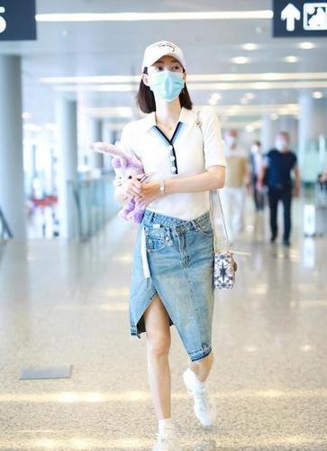 王丽坤太瘦了,穿无袖连衣裙胳膊和腿,看着感觉想"变形