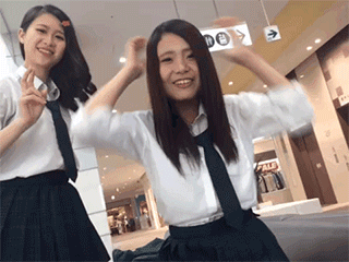 搞笑gif图:两位美女,有什么话好好说别动手啊