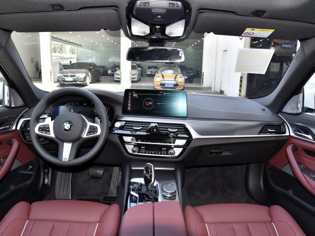 外观微调配置升级,也没涨价?2022款宝马3系,5系正式上市