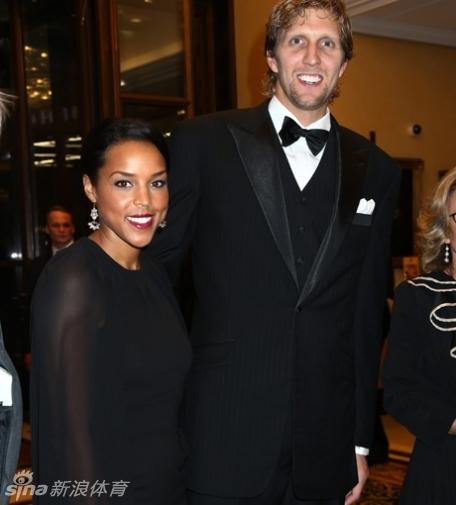 诺维茨基与妻子甜蜜生活照