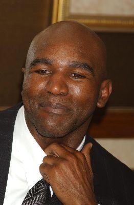 昔日拳王霍利菲尔德欠债累累 随时面临牢狱之灾