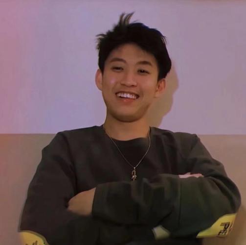 七哥头像 rich brian