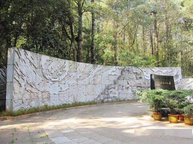 据西山景区统计,"五一"假期第一天,聂耳墓参观人数达5000人次,预计