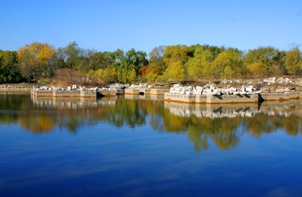 参观游览 主要景点 圆明园 福海景区   方壶胜境西侧有造型与颐和园的