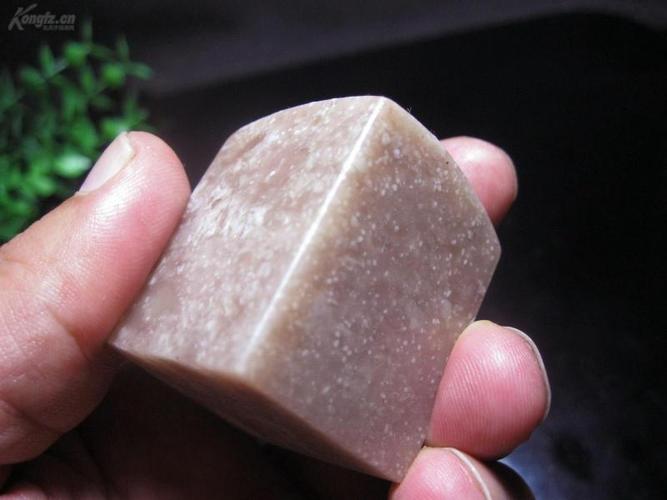 青田石中唯一的粉红冻石:青田藕粉冻!