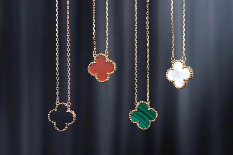 四叶草18k金项链女四叶草耳钉女五花隔钻手链高端私人珠宝定制