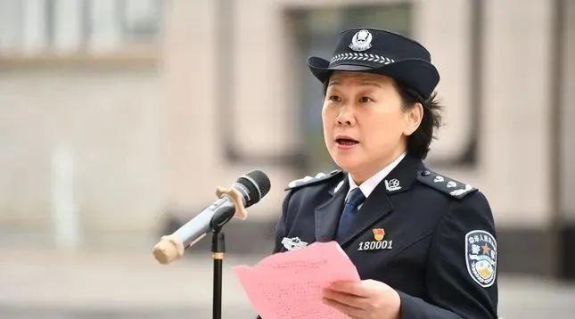 女公安局长任市政法委书记