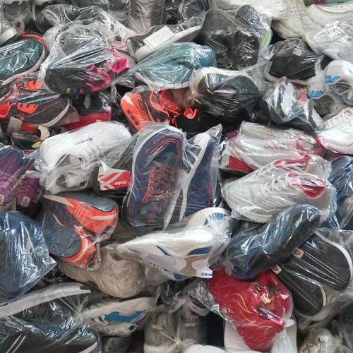 地摊货源!品牌鞋尾货批发  100双起批 国家扶持创业