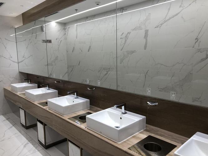 有男孩间的贴心厕所财富购物中心