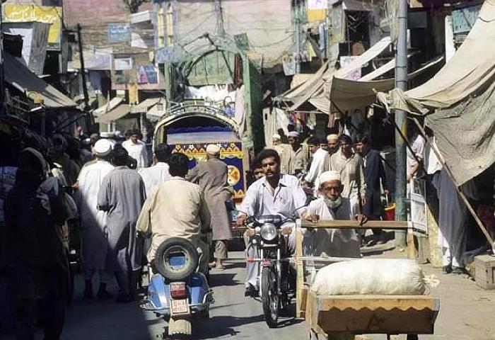 在巴基斯坦购物,商铺老板凭这点轻松认出中国人,网友:聪明!