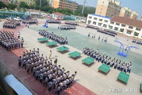 > 先看下升级改造之前的样子吧:衡水故城县的成龙学校始建于1998年