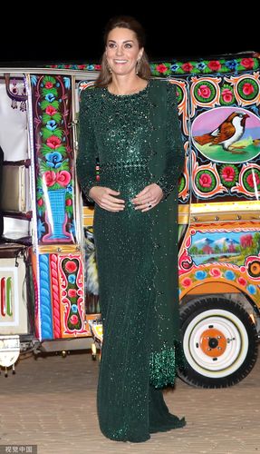 威廉王子夫妇访问巴基斯坦 坐三轮参加欢迎晚宴
