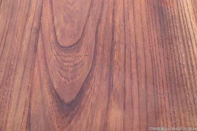 清代榉木花边茶桌.面板双拼纹理清晰,结实稳固.四足无