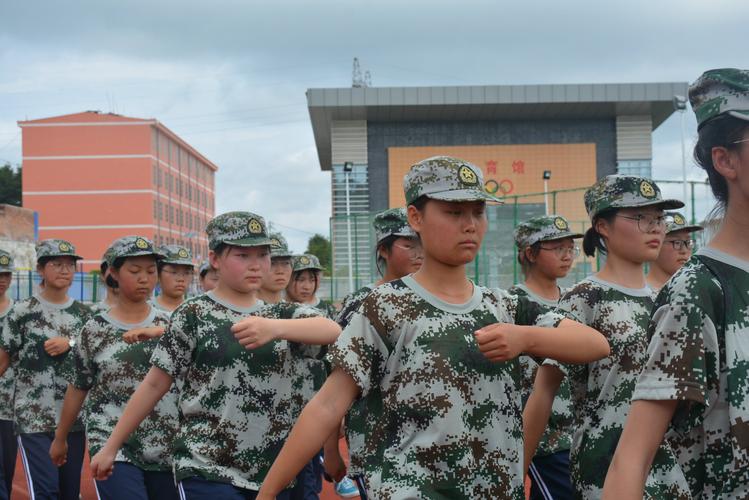 宜君县高级中学2020级军训第三天