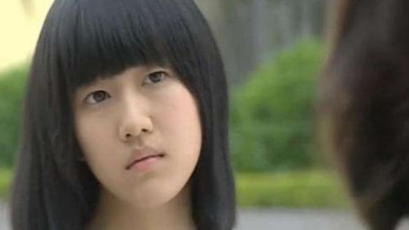 还记得黑魔仙严莉莉吗看看她十年前用的东西如今是炫富的标准