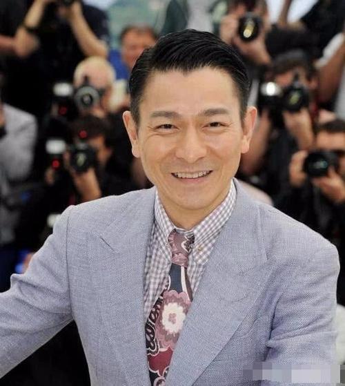 刘德华出道后所有发型盘点,每一款都非常帅气,网友:最