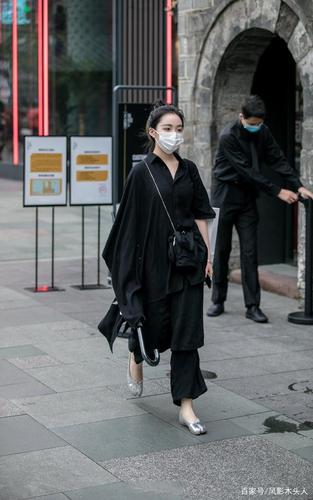 街拍:成都春熙路是一个充满时尚美女众多的地方!