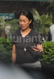 那英素颜与老公爱女上街 拿一叠百元大钞招摇过市(高清)(组图)