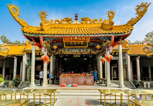 三山国王庙位于揭西县河婆镇之西2公里的玉峰东麓,由于河婆古属霖田都