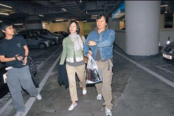 陈慧珊大肚拖老公逛超市买奶粉等生宝宝(组图)