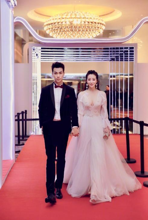 戴向宇陈紫函秀恩爱,晒照庆祝结婚五周年,两人感情令人羡慕