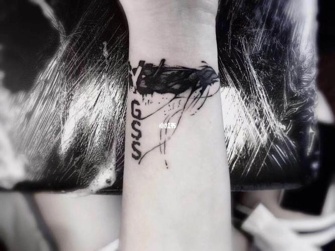 无锡纹身 意识流纹身 手腕遮盖 字母纹身_纹身_苏宁广场(人民路店)