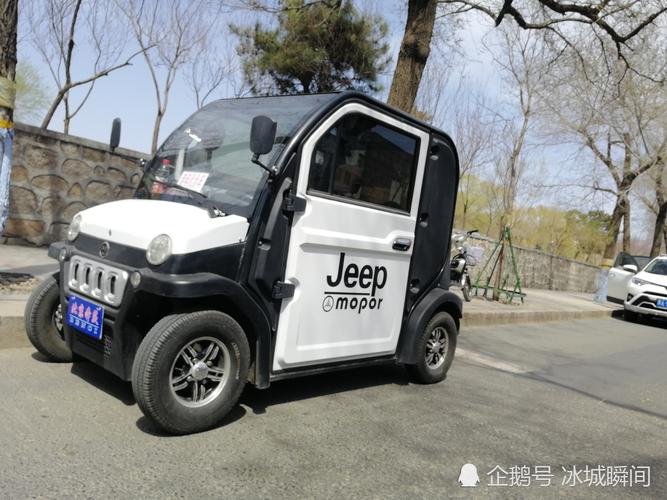 迷你小吉普,就能装俩人,开着挺舒服,看着挺美观,没牌让上道吗