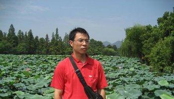 汪朝晖,男,中学特级教师.