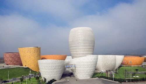 醴陵,位于湖南省东部,是一座"陶花"盛开的美丽城市 陶瓷和花炮是醴陵